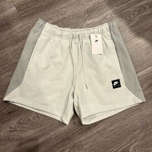 Nike Men's Light Gray Athletic Shorts